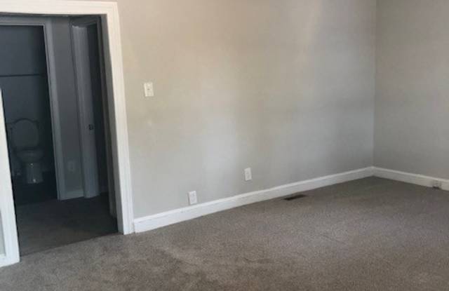 One Bedroom House with a study right off of Avent Ferry Road