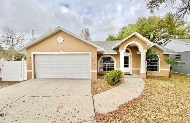 2452 DRUID ROAD E