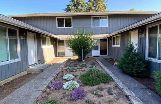 Large 2 bed, 1 bath Townhouse with Parking