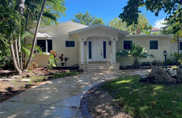 330 Redwood Ln