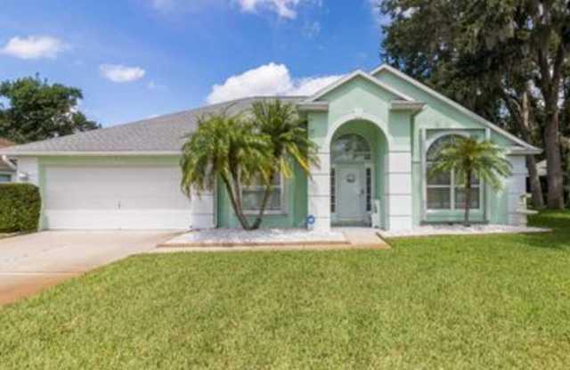 220 Hollowbrook Cir
