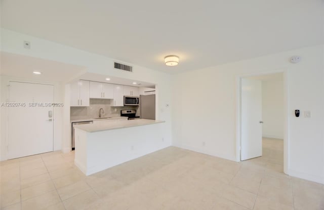 200 LAKEVIEW DR