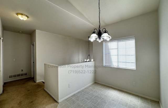Spacious 3 Bedroom Condo in Southeast Colorado Springs