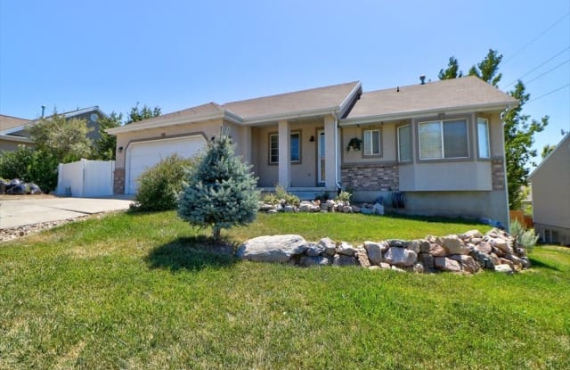 252 Evergreen Rd - 252 E 2000 S, Springville, UT 84663