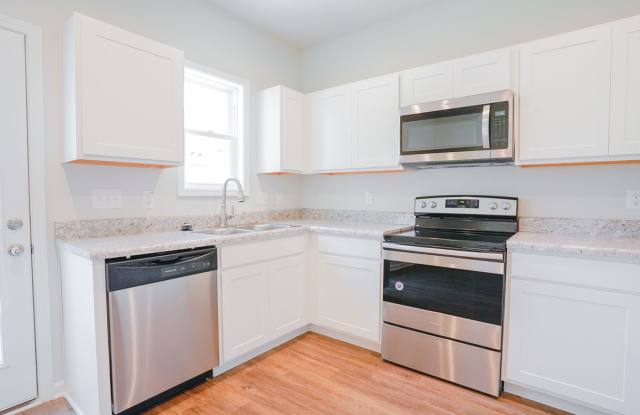 *MOVE IN SPECIAL* $1000 OFF FIRST FULL MONTH* Close to Downtown Clayton!