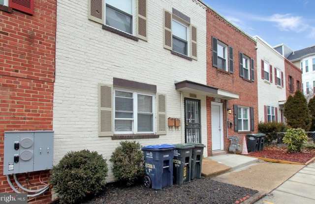 Photo of 2538 9TH Street NW unit: B