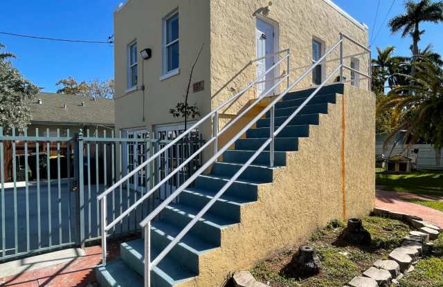 137 Southeast 1st Avenue2nd floor