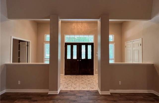 742 W San Antonio Street