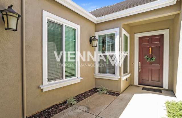 5865 Tree Swallow Circle