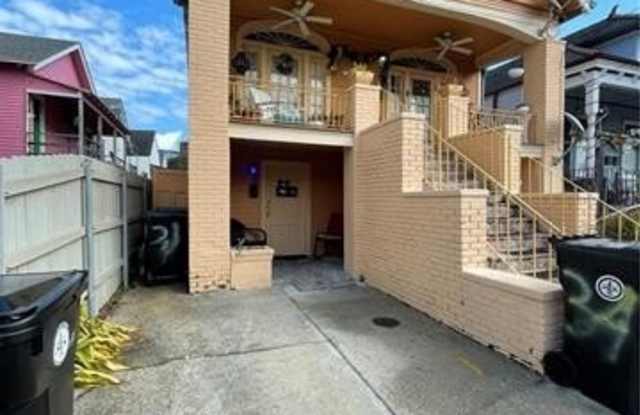 3423 IBERVILLE Street