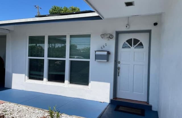 660 NW 39th Ave