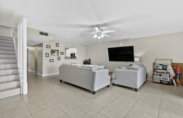 62 Maplecrest Circle - 62 Maplecrest Circle, Jupiter, FL 33458