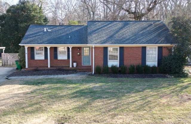 Photo of 3 BR Brick Ranch with Fenced Yard in Starmount