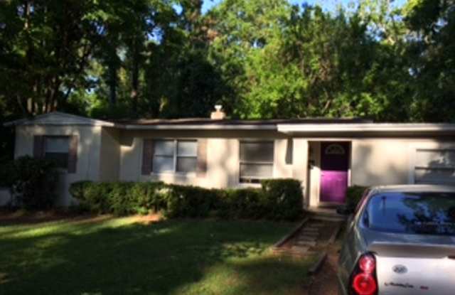 4 Bed 2 Bath House on Mayo St, available Aug 2025