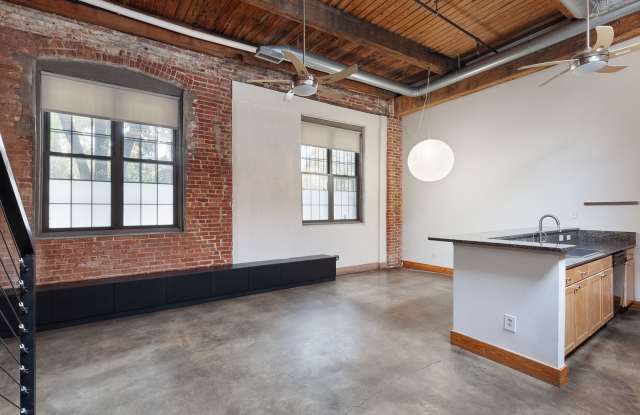Industrial-Chic 2/2 Loft with Garage Near BeltLine  Downtown