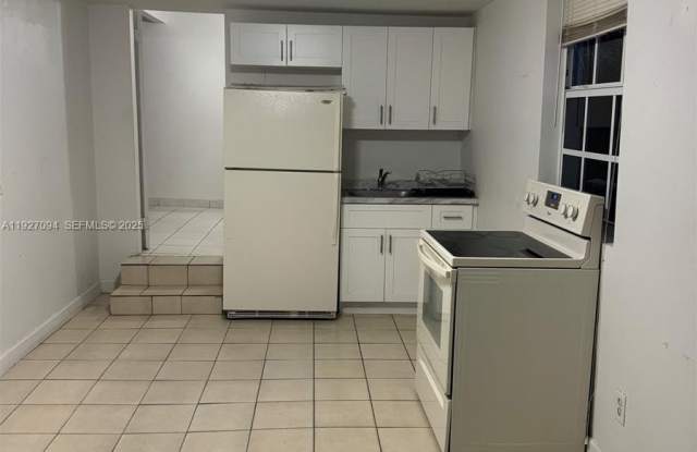 Photo of 276 E 12th St