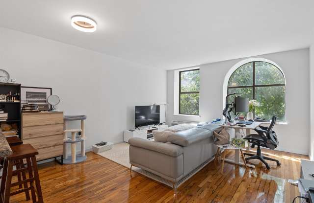 44 SHERMAN AVE