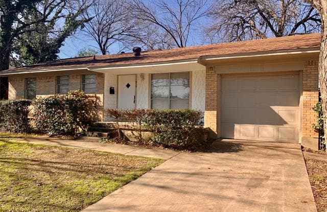 619 S Alexander Avenue - 619 South Alexander Avenue, Duncanville, TX 75137