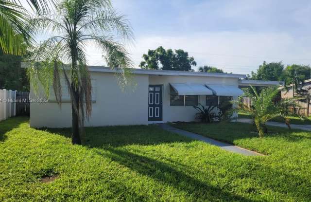 2321 NE 4th Ct - 2321 Northeast 4th Street, Boynton Beach, FL 33435