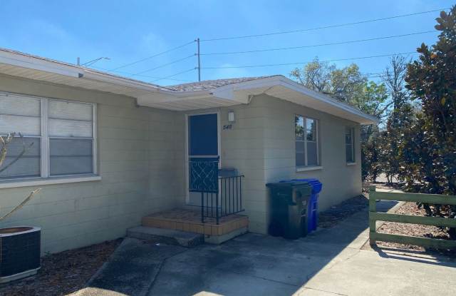 Photo of Spacious 2BR/1BA Duplex in Prime Lakeland Location – $1,300/month