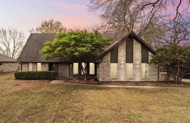 1201 W Sherwood Lane