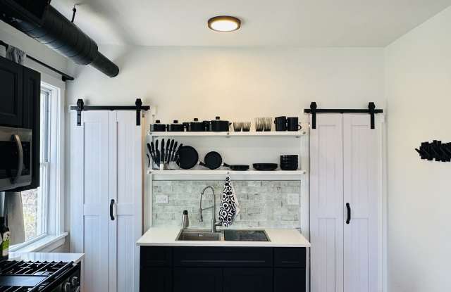 1943 West Cullerton Street - 2F