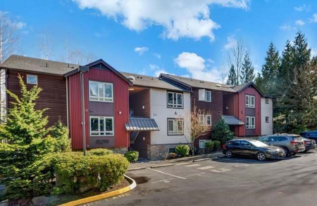 Luxurious, Bright and Meticulously Maintained 2 Bed and 2 Bath Condo