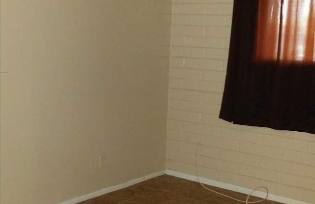 1960 E DON CARLOS Avenue