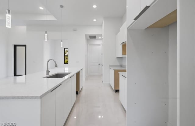 820 Ashland Street E