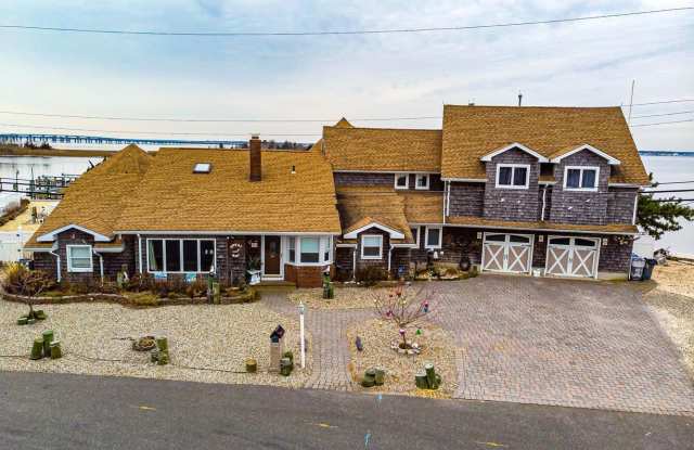 23 Harborside Drive W