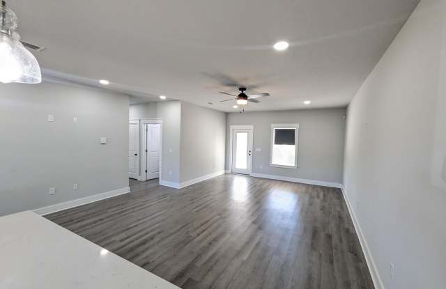 5841 Congress Street