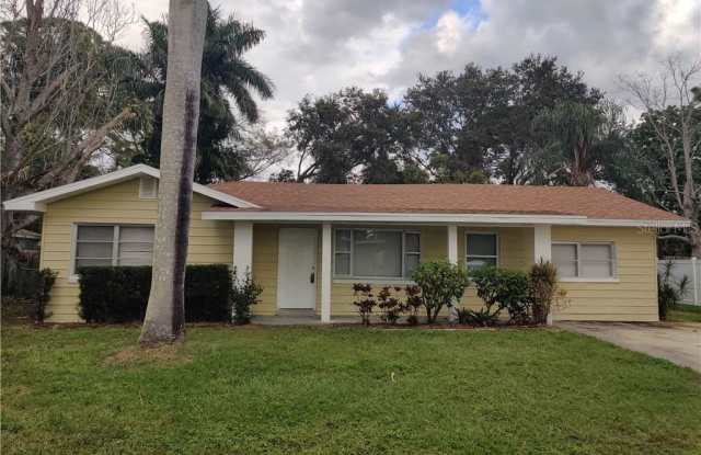 105 24TH STREET NE - 105 24th Street Northeast, Bradenton, FL 34208