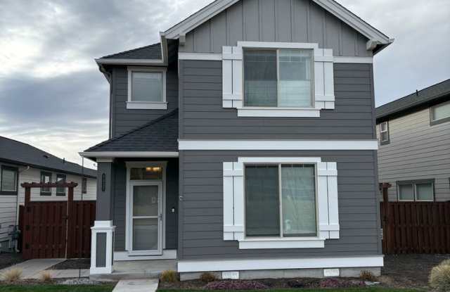 Photo of Newer 3 Bedroom / 2.5 Bathroom + Loft in the Ochoco Pointe Community