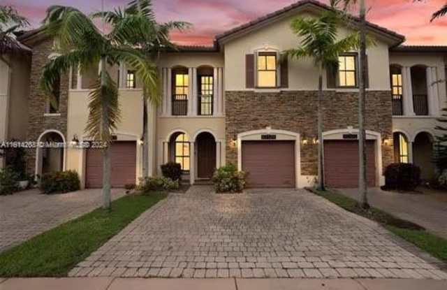 10329 NW 32nd Ter