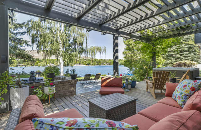 2625 Spinnaker Drive