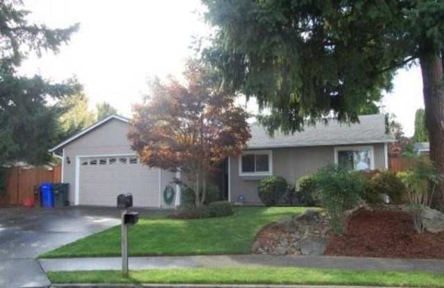 SPACIOUS!! ONE LEVEL ON CUL-DE-SAC w/ GARAGE  FENCD YARD! - 749 Southwest Bella Vista Place, Gresham, OR 97080