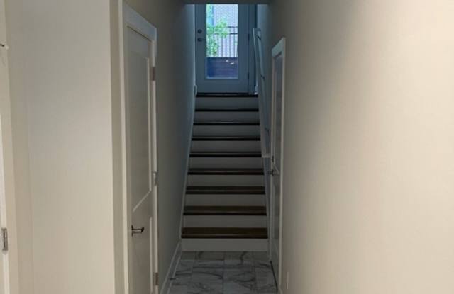 1058 Kenilworth Ave - 1