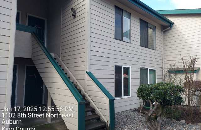 Auburn - Bright 2BR Auburn Condo with parking off street. - Great Location and Available now!!