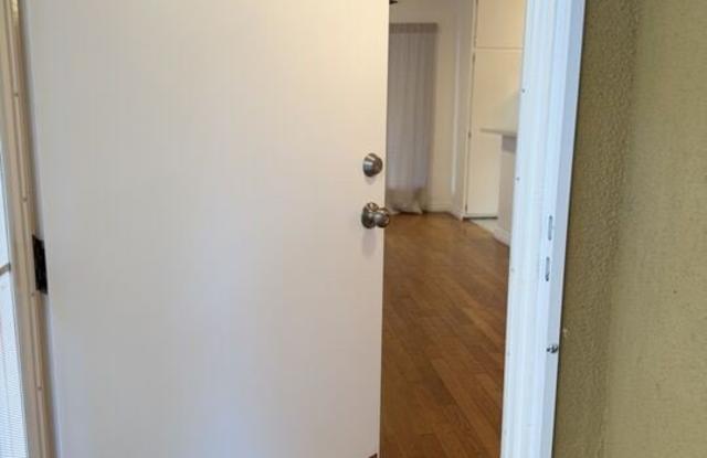 6013 Carlton Way unit: 1