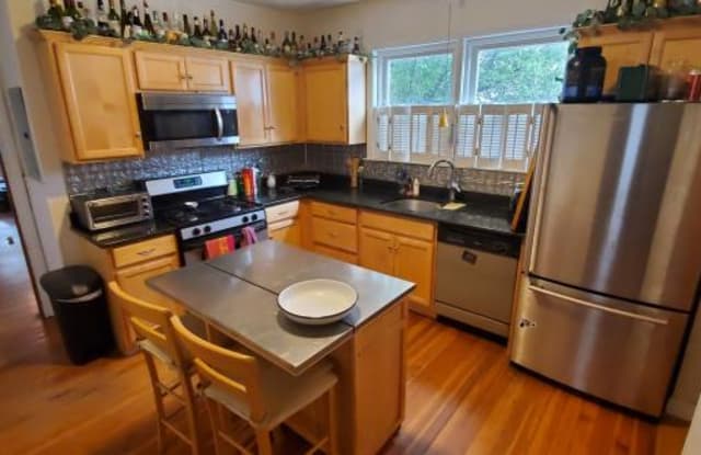 122 Fellsway West - 122 Fellsway West, Medford, MA 02155