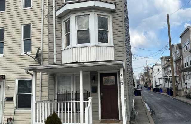 Photo of Charming 3 bedroom on Hamilton St