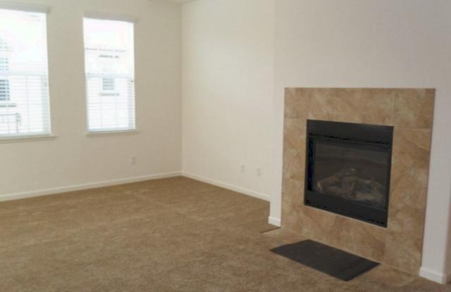 $1,997.00 - Walking Paths - Close to Schools and Shopping - Skiing - Community Pool