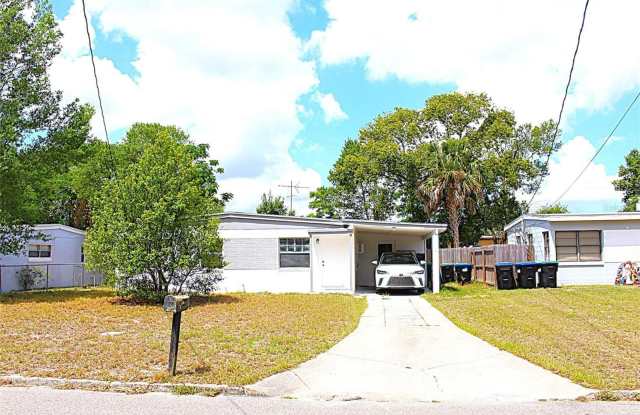 520 HACIENDA COURT