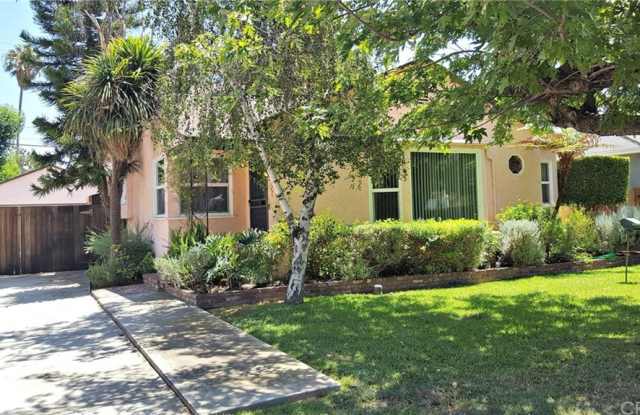 5256 Noble Avenue - 5256 Noble Avenue, Los Angeles, CA 91411