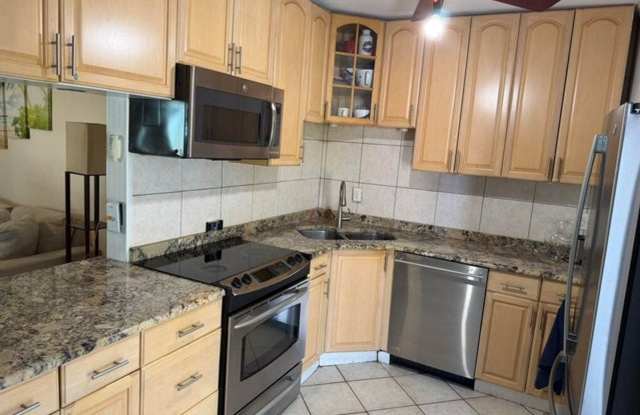 1014 W Drew Street, Lantana, FL 33462