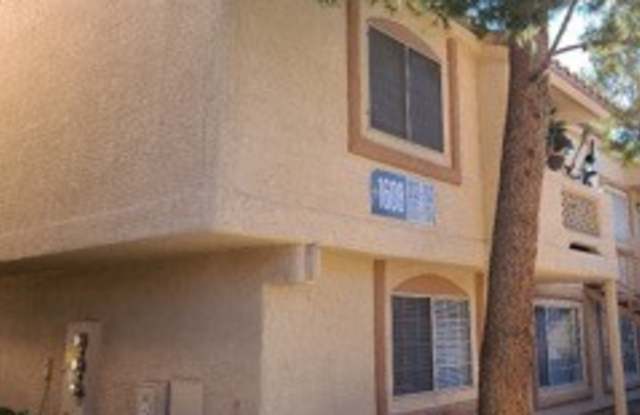 1608 N Torrey Pines Drive