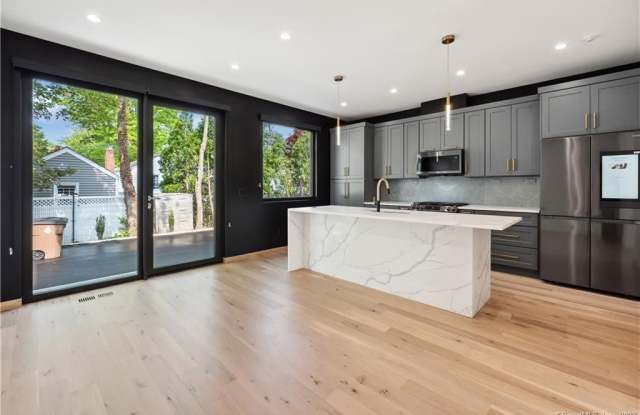 25 Ponus Avenue