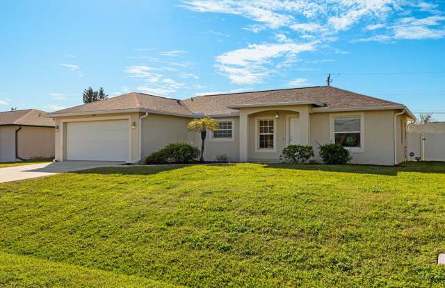 3 bedroom 2 Bath with Den 2 car Garage