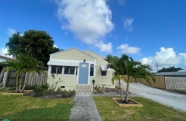 307 NE 11th Ave - 307 NE 11th Ave, Pompano Beach, FL 33060