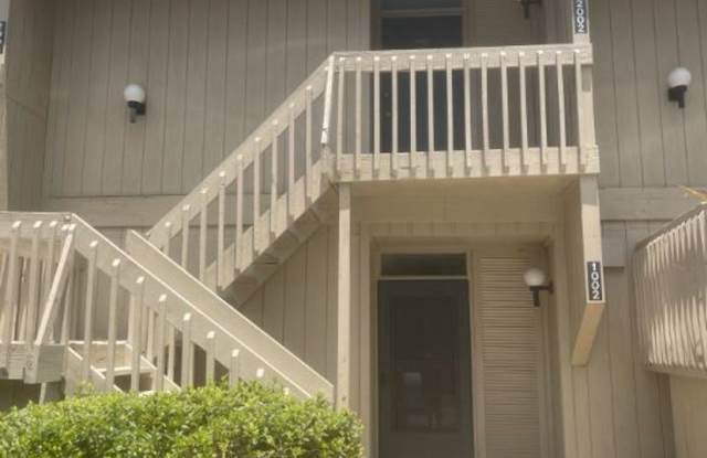 2002 Seacliff Dr. N. #2002